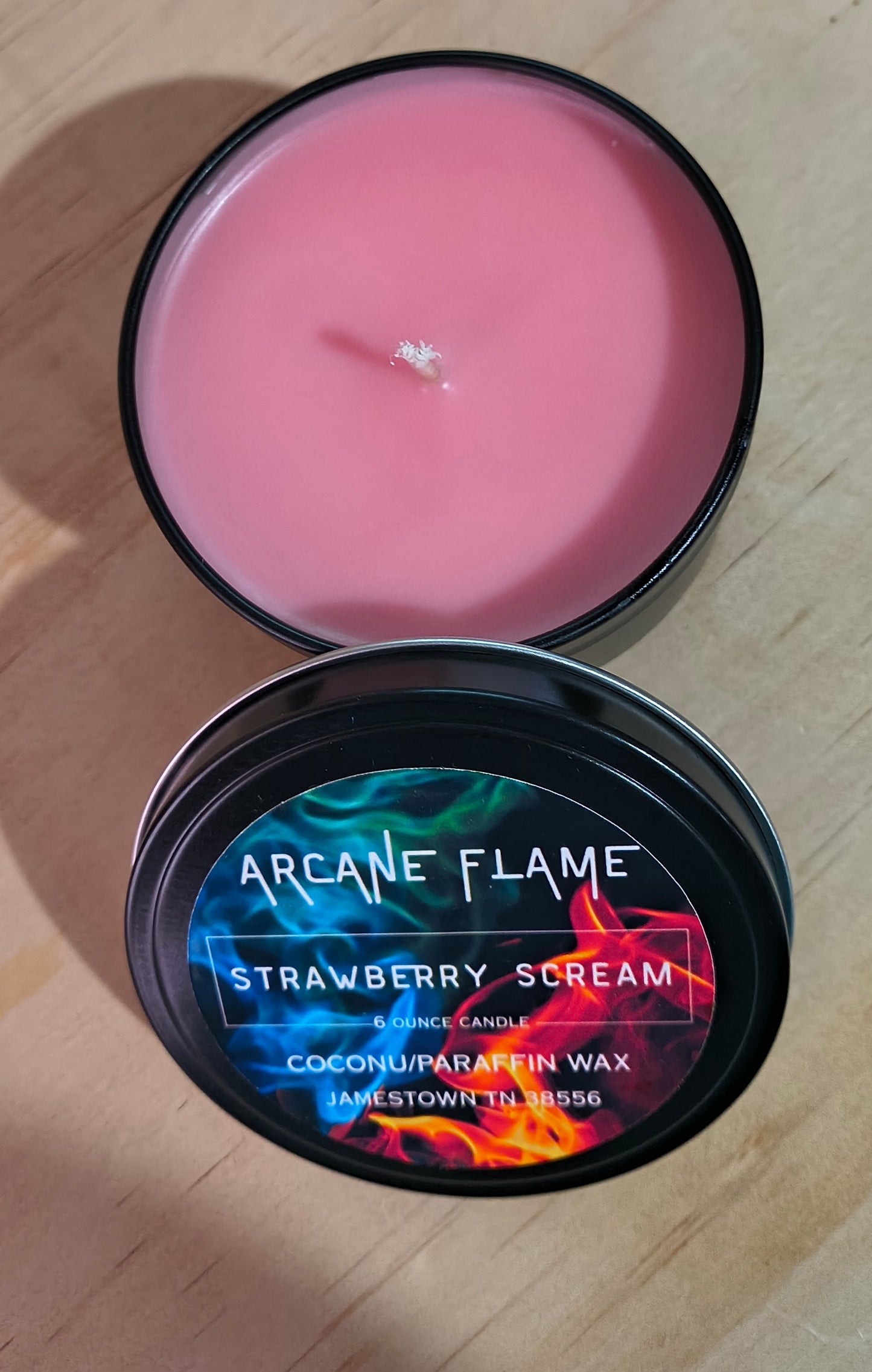 Strawberry Scream – Strawberries & Cream Coconut-Paraffin Candle